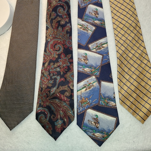 Lot of 4, Men's Designer Ties. - Picture 1 of 7